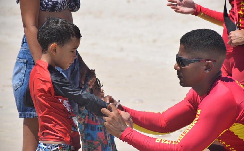 Bombeiros localizam crianças perdidas em praias de Alagoas