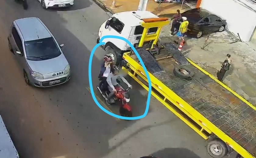 Vídeo mostra rota de fuga de dupla suspeita de tentativa de homicídio no Jacintinho