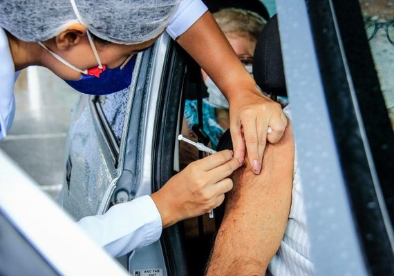 Vacinação contra Covid-19 em idosos de 72 anos segue no sábado e domingo