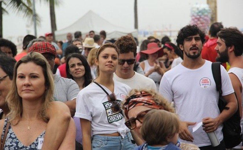 Famosos comparecem à manifestação no Rio de Janeiro e pedem Diretas Já