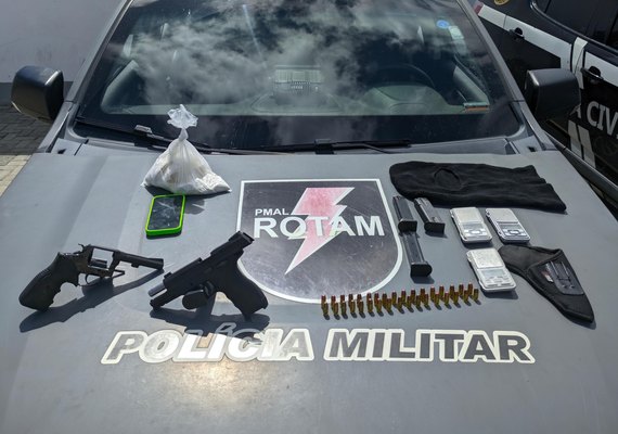 PM apreende armas e mais de 5 quilos de drogas