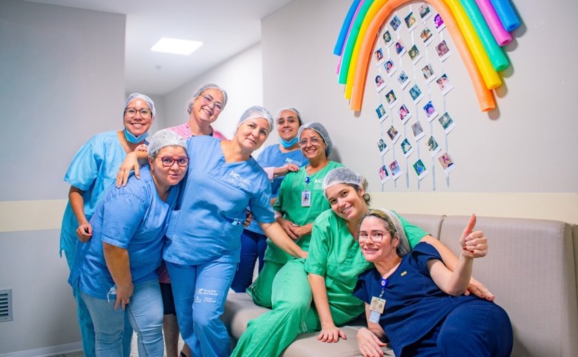 Mural com fotos da infância emociona profissionais da UTI no Hospital da Cidade em Maceió