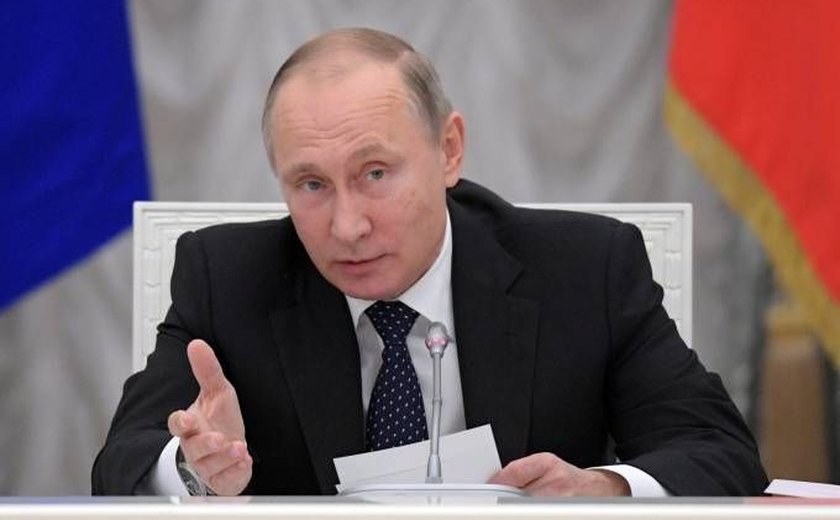 Putin diz que Rússia irá retaliar se EUA deixarem tratado de mísseis, dizem agências