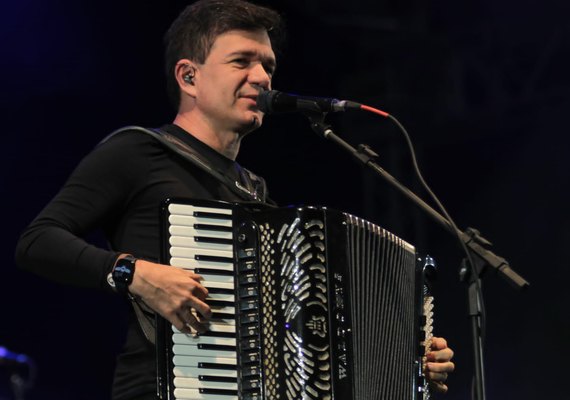 Tem forró em dobro no palco do Deodoro neste sábado (11)