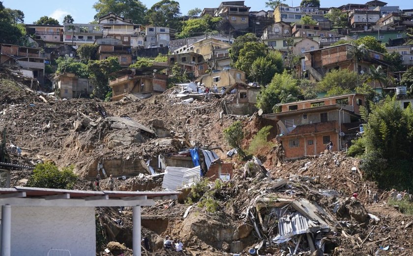 Temporal em Petrópolis deixa 104 mortos; 134 pessoas estão desaparecidas