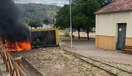 Lanchonete fica destruída após pegar fogo em Palmeira dos Índios