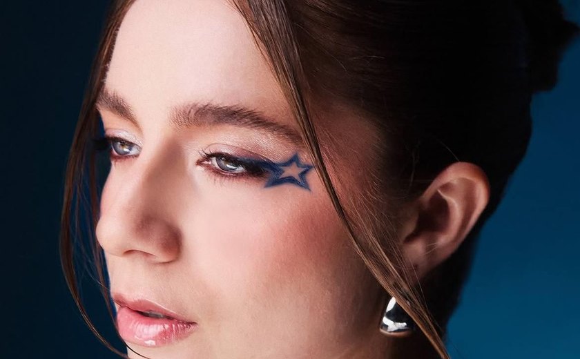 GIANA lança seu álbum de estreia 'FELÍDIA', inspirado nos anos 2000