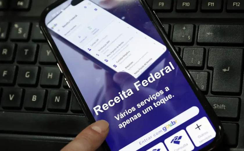 Receita paga nesta sexta maior lote de restituição do IR da história