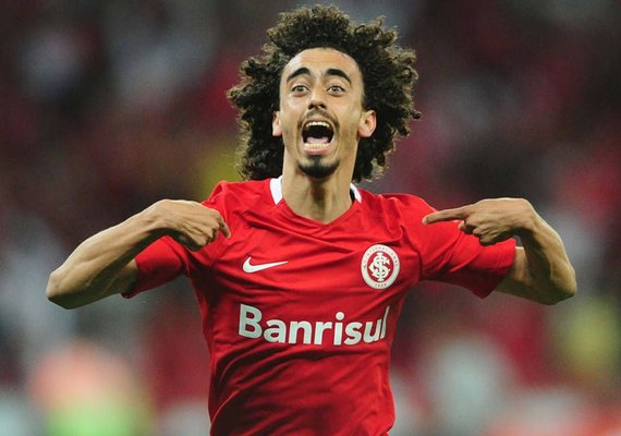 Internacional vence o Cruzeiro e seca o Vitória contra rebaixamento