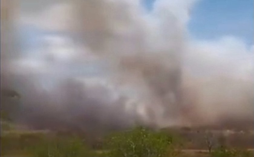 Incêndio de grandes proporções atinge área rural em Craíbas