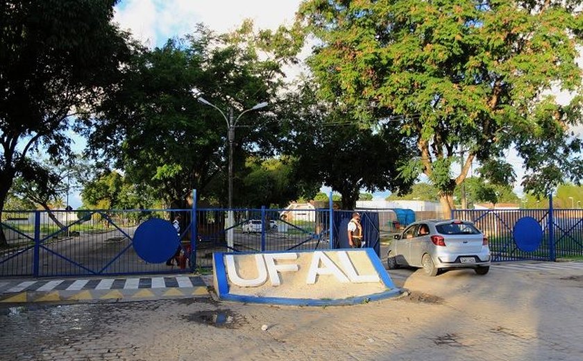 Corte de R$ 42 milhões no orçamento deixa 800 alunos da Ufal sem bolsas