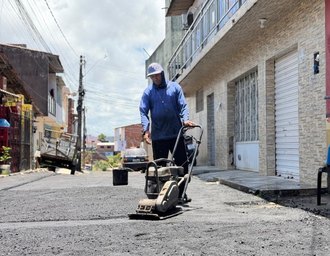Operação Tapa-Buraco avança com recapeamento de nove ruas no bairro São Jorge