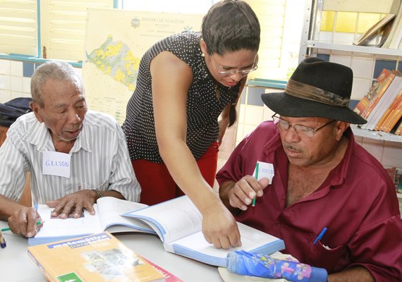 Alagoas registra a maior redução percentual na taxa de analfabetismo entre adultos