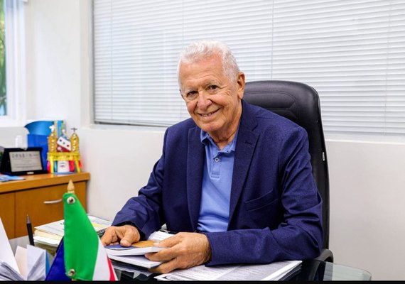 Uneal homenageia o Vice-Reitor do Cesmac, Professor Douglas Apratto Tenório