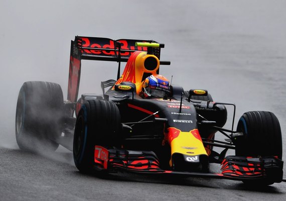 Verstappen não vê Red Bull lutando por vitórias no início da temporada