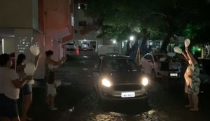 Monsenhor Rubião Lins tem alta médica e é recebido com aplausos