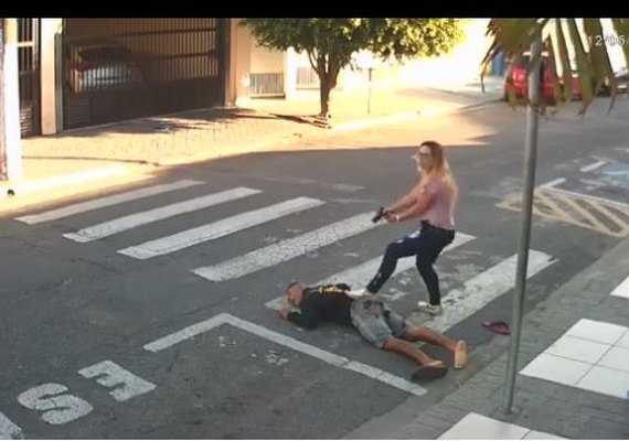 Policial de folga, mãe mata bandido armado em frente a uma escola em SP