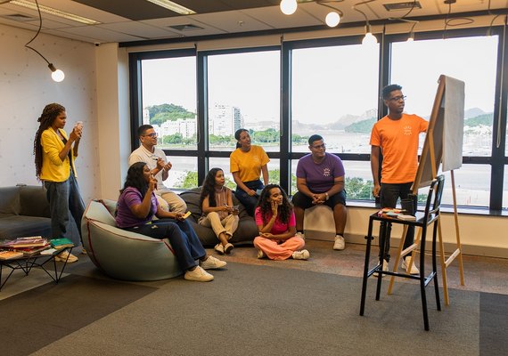 Curso gratuito oferece 700 vagas para jovens de Alagoas em busca do primeiro emprego