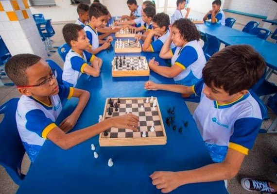Alunos da rede municipal em Arapiraca desenvolvem habilidades com o ensino de xadrez