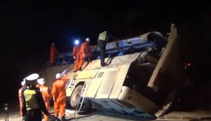 Acidente entre ônibus e caminhão deixa 10 mortos e 38 feridos na China