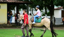 Mães cobram retorno do Serviço de Equoterapia
