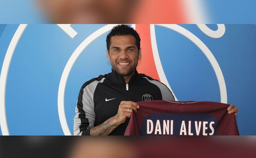 PSG anuncia a contratação de Daniel Alves
