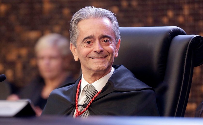 Fábio Bittencourt recebe mais alta condecoração do TJ/PE