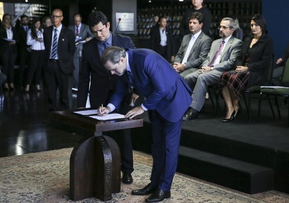 Executivo e Judiciário assinam pacto para garantir direitos da criança