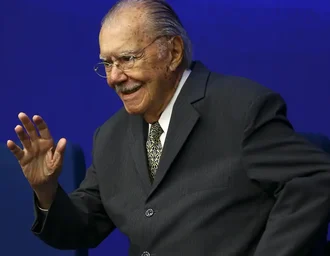 Sarney é internado no Sírio-Libanês para tratar pneumonia