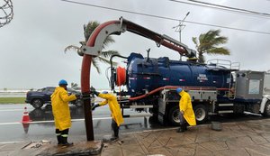 Prefeitura retira entulhos para desobstruir galerias durante as chuvas