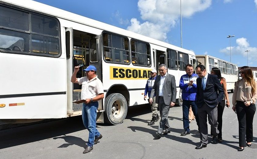 Judiciário determina que prefeitura ofereça transporte escolar adequado a alunos em AL