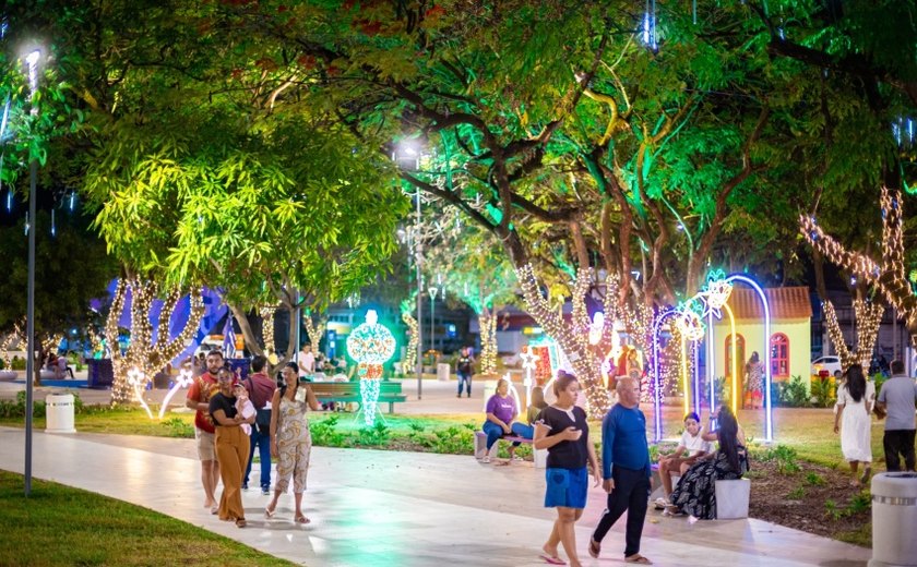 Vilas temáticas movimentam praças e a economia em Maceió