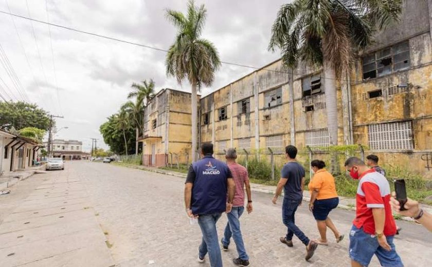 Prefeito JHC visita ruínas da antiga Fábrica Carmen para tornar local em espaço turístico