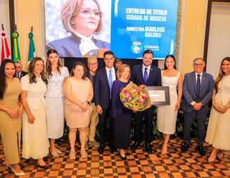Câmara destaca pioneirismo de Marluce Caldas durante entrega de título de cidadã maceioense