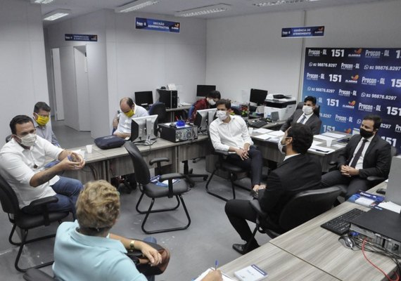 Procon se reúne com professores e diretores para debater ajustes nas mensalidades