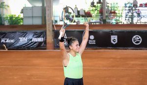 Bárbara Gatica fecha final de semana perfeito ao vencer o W15 Simples e Duplas