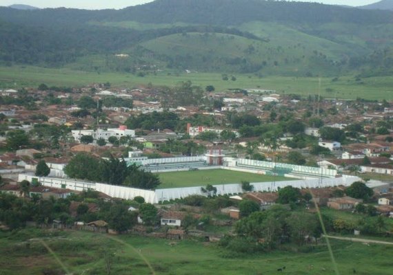 Mulher confessa que matou marido deficiente físico a facadas em Murici