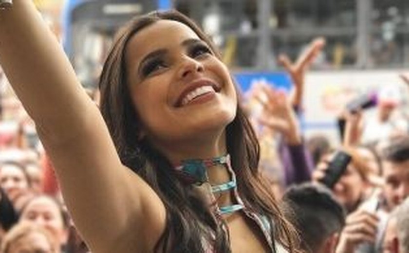 Emilly dá indireta na web: 'Antes só do que mal acompanhada'