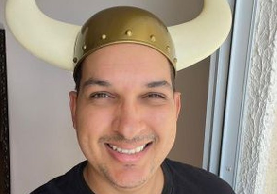 'Eu nasci para ser corno': ele sente prazer em ver a esposa transando com outros homens