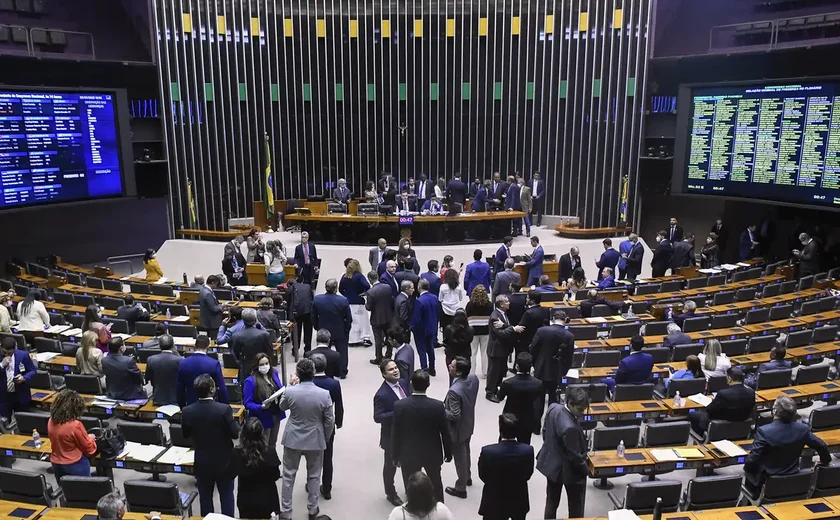 Representação de parlamentares negros segue baixa, diz pesquisadora