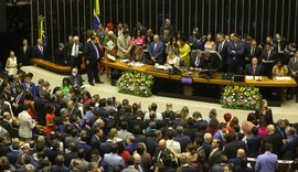 Parlamentares tomam posse na Câmara dos Deputados
