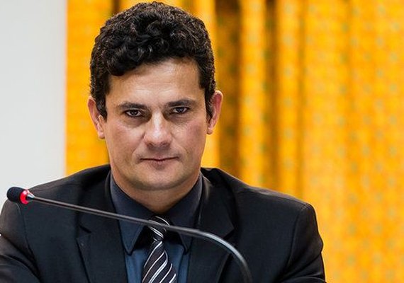 Sérgio Moro repassa tríplex no Guarujá para a Petrobras