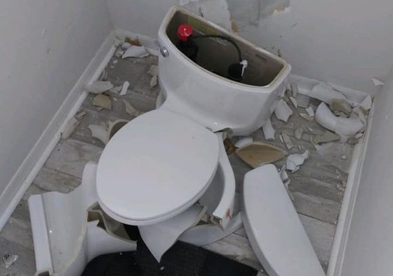 Privada explode após raio atingir fossa séptica em casa na Flórida
