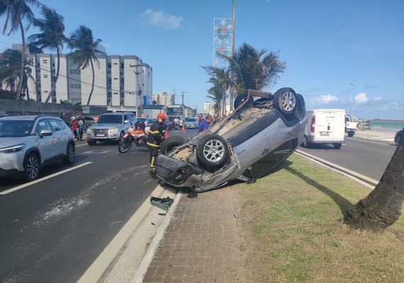 Bombeiros são acionados para capotamento na Avenida Assis Chateaubriand, no Prado