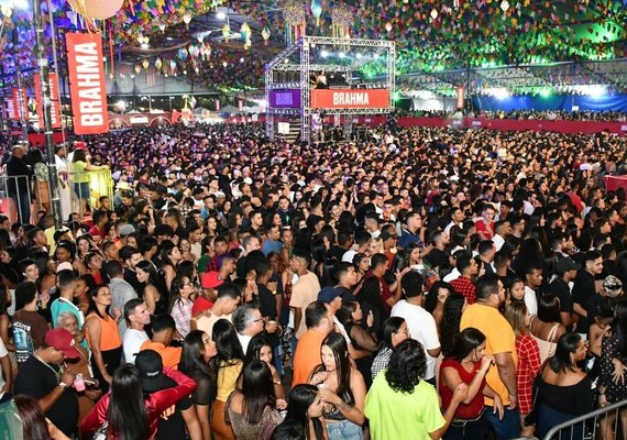 Prefeitos de Alagoas discutem limite para cachês de artistas em festas municipais