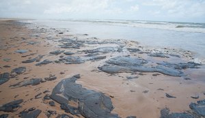 Número de municípios atingidos por óleo no litoral do Nordeste sobe para 53