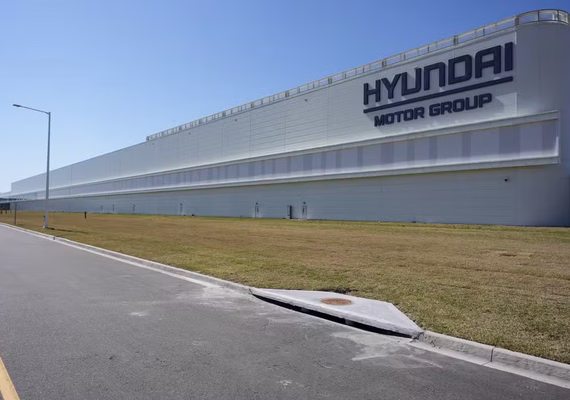 Governo Trump prende 475 imigrantes que trabalhavam em fábrica da Hyundai nos EUA