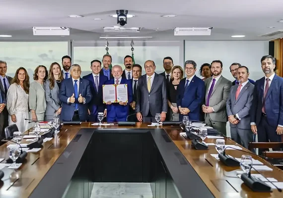 Lula sanciona Lei Antifacção e defende prisão de magnatas do crime