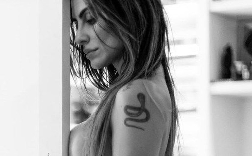 Cleo Pires comenta foto seminua e diz que é adepta do fetichismo desde os 14 anos