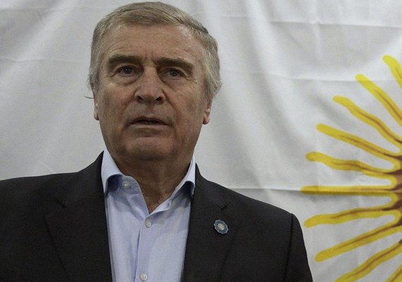 Familiares de tripulantes de submarino desaparecido criticam ministro da Argentina